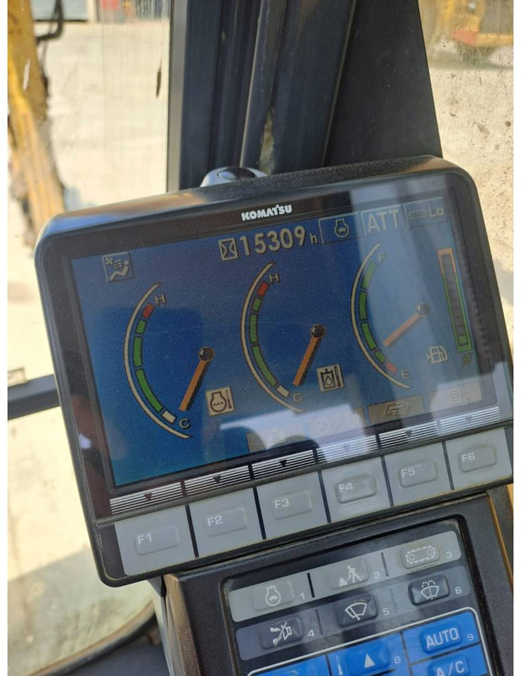 KOMATSU PC210LC - Pelle sur chenille: photos 5 KOMATSU PC210LC - Pelle sur chenille: photos 5