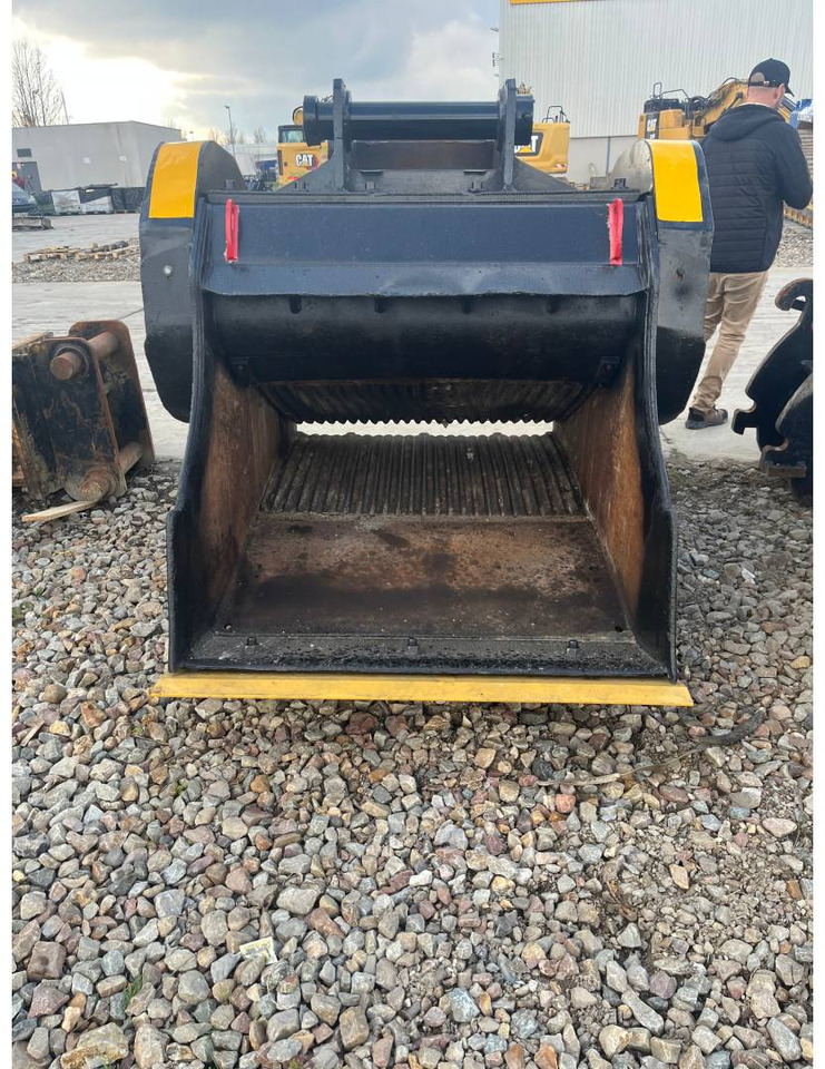 MB BF120/MB CRUSHER - Godet pour Engins de chantier: photos 3 MB BF120/MB CRUSHER - Godet pour Engins de chantier: photos 3