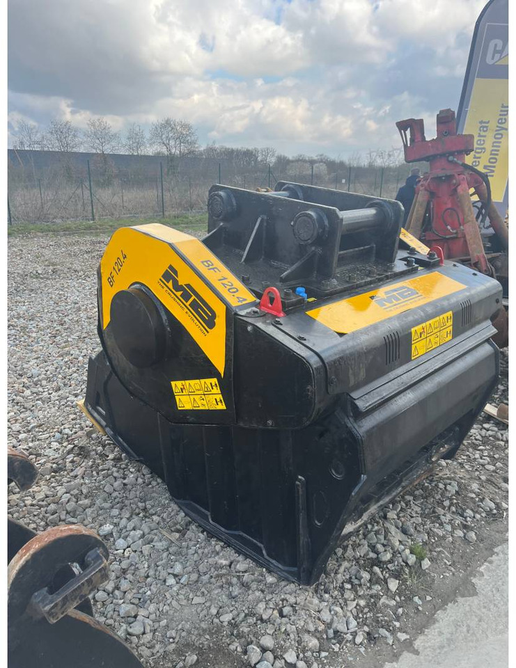 MB BF120/MB CRUSHER - Godet pour Engins de chantier: photos 2 MB BF120/MB CRUSHER - Godet pour Engins de chantier: photos 2
