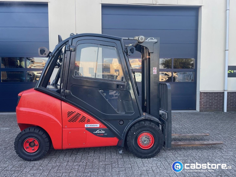 Linde H35D-02  Heftruck - Bouwjaar 2013 - Draaiuren 6892 - Diesel - Side Shift - Freelift - Doorrij hoogte 217 cm !! - Chariot élévateur diesel: photos 3 Linde H35D-02  Heftruck - Bouwjaar 2013 - Draaiuren 6892 - Diesel - Side Shift - Freelift - Doorrij hoogte 217 cm !! - Chariot élévateur diesel: photos 3