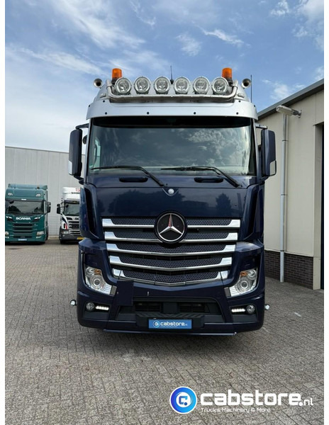 Mercedes-Benz ACTROS 3663 Euro 6 - 8x2 - RETARDER - Bouwjaar 09-2017 - 30 Ton's Container Kabelsysteem - Km 476.892 - Good condition - Camion - système de câble: photos 4 Mercedes-Benz ACTROS 3663 Euro 6 - 8x2 - RETARDER - Bouwjaar 09-2017 - 30 Ton's Container Kabelsysteem - Km 476.892 - Good condition - Camion - système de câble: photos 4