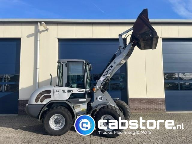 Terex TL 80 Wiellader - Bouwjaar 2008 - Draaiuren 8296 - Palletvorken + Laadschop - 2x op voorraad !! - Chargeuse sur pneus: photos 2 Terex TL 80 Wiellader - Bouwjaar 2008 - Draaiuren 8296 - Palletvorken + Laadschop - 2x op voorraad !! - Chargeuse sur pneus: photos 2