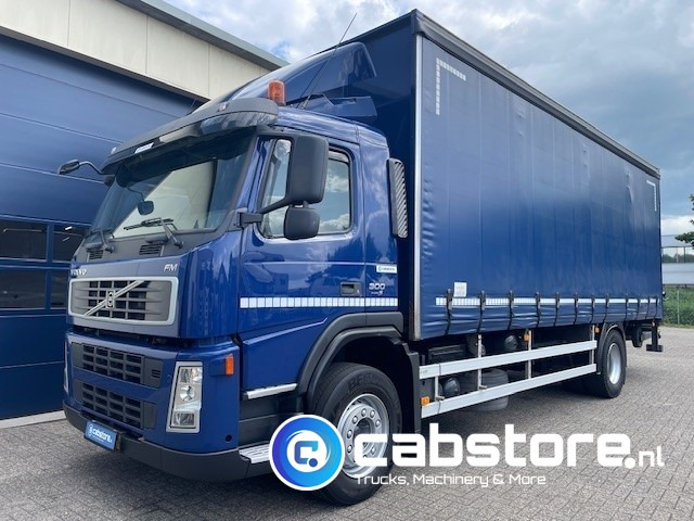 Volvo FM9 4X2R FAL9.0 RAD-A4 Volvo FM300 4x2 Euro 5 bakwagen - Schuifzeilen - Laadklep 2000 kg - Bouwjaar 2008 - Kooi-Aap heftruck - Fourgon grand volume: photos 2 Volvo FM9 4X2R FAL9.0 RAD-A4 Volvo FM300 4x2 Euro 5 bakwagen - Schuifzeilen - Laadklep 2000 kg - Bouwjaar 2008 - Kooi-Aap heftruck - Fourgon grand volume: photos 2