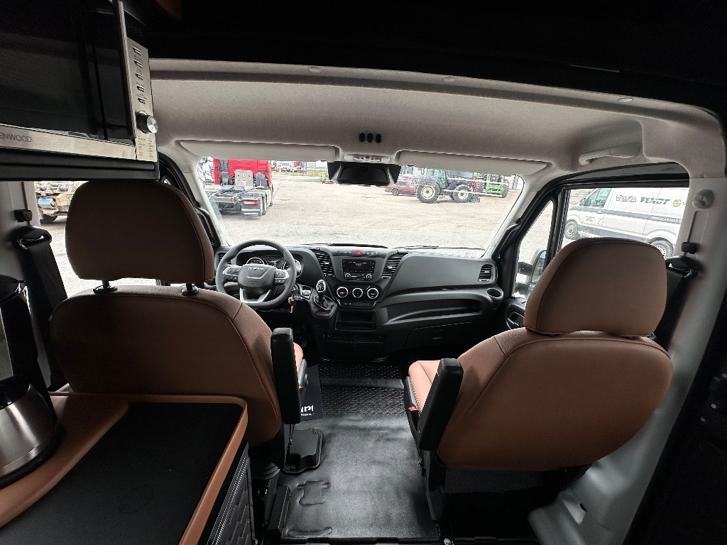 Fourgon utilitaire Iveco Daily 35S18A8 1+4hlö retkeilyauto: photos 12