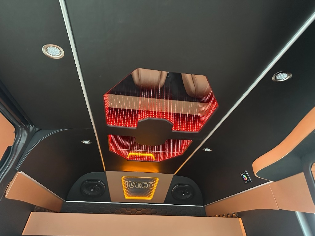 Fourgon utilitaire Iveco Daily 35S18A8 1+4hlö retkeilyauto: photos 17