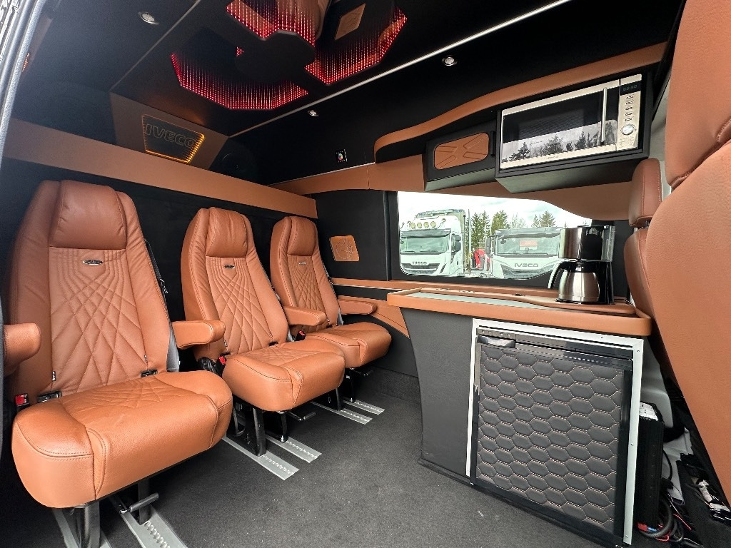 Fourgon utilitaire Iveco Daily 35S18A8 1+4hlö retkeilyauto: photos 10