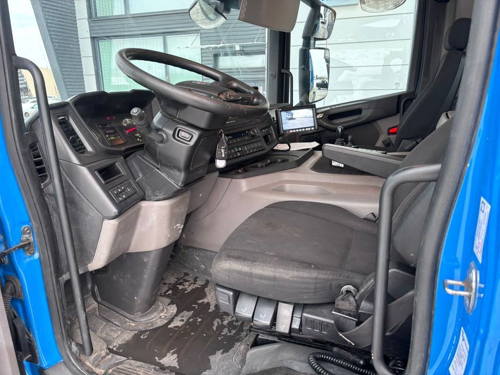 Scania P 360 - Camion ampliroll: photos 5 Scania P 360 - Camion ampliroll: photos 5