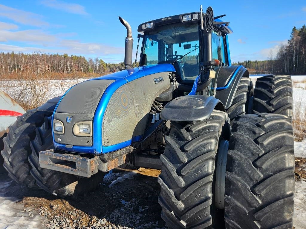 Valtra T 171 - Tracteur agricole: photos 2 Valtra T 171 - Tracteur agricole: photos 2