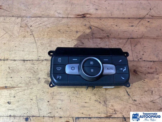 DAF Clima control panel – DAF 2136829 - Système électrique pour Camion: photos 1 DAF Clima control panel – DAF 2136829 - Système électrique pour Camion: photos 1