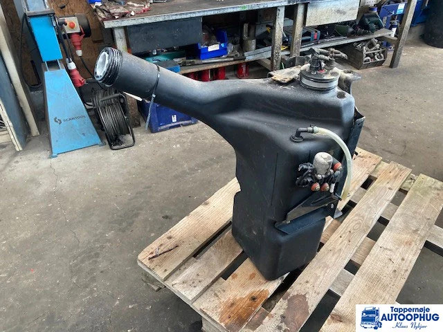 MAN Adblue – Urea tank MAN 81.15400-6185 - AdBlue réservoir pour Camion: photos 2 MAN Adblue – Urea tank MAN 81.15400-6185 - AdBlue réservoir pour Camion: photos 2