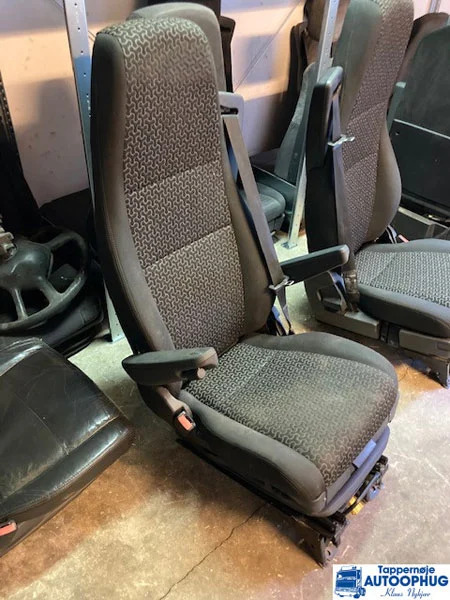 Scania 2421529 LH sæde - Cabine et intérieur pour Camion: photos 1 Scania 2421529 LH sæde - Cabine et intérieur pour Camion: photos 1