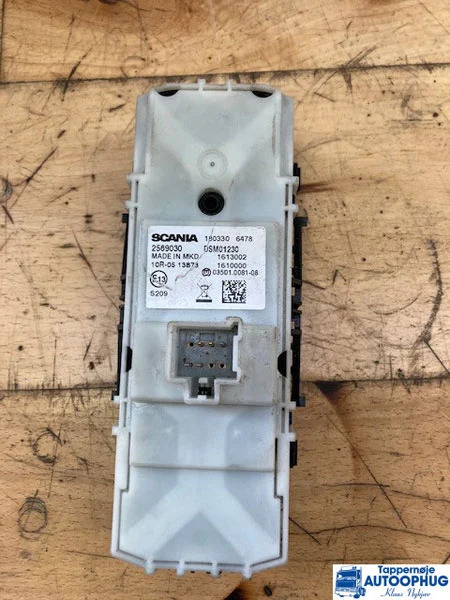 Scania Dør mondul P/N: 2569030 / 2398122 - Cabine et intérieur pour Camion: photos 1 Scania Dør mondul P/N: 2569030 / 2398122 - Cabine et intérieur pour Camion: photos 1