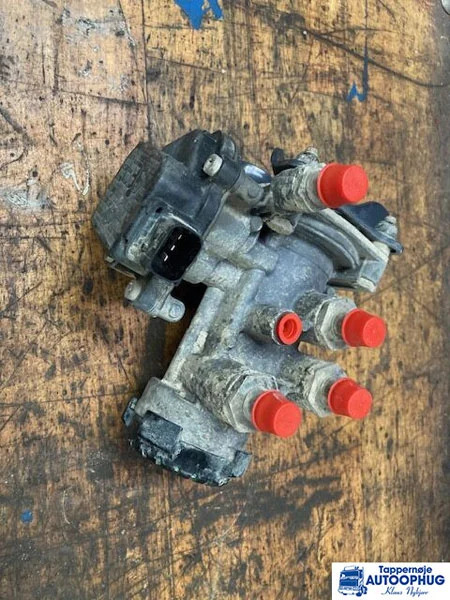 Scania Trailer control module – Scania 2199282 - Système électrique pour Camion: photos 2 Scania Trailer control module – Scania 2199282 - Système électrique pour Camion: photos 2