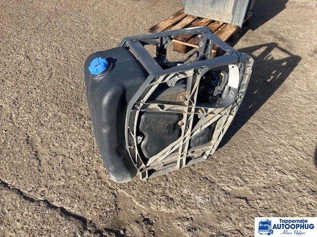 Volvo Adblue tank 21645367 – 23251720 - AdBlue réservoir pour Camion: photos 2 Volvo Adblue tank 21645367 – 23251720 - AdBlue réservoir pour Camion: photos 2