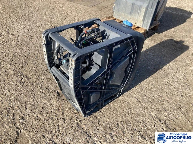 Volvo Adblue tank 21645367 – 23251720 - AdBlue réservoir pour Camion: photos 4 Volvo Adblue tank 21645367 – 23251720 - AdBlue réservoir pour Camion: photos 4