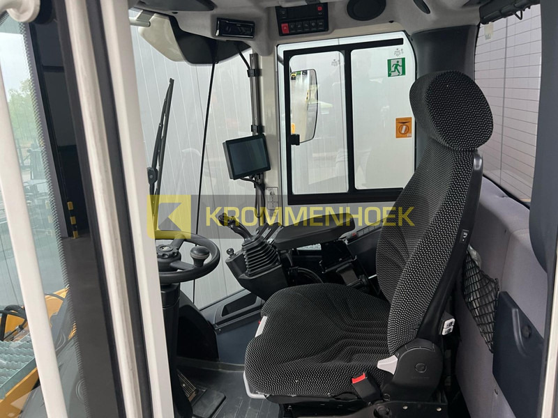 Chargeuse sur pneus Liebherr L 538: photos 13