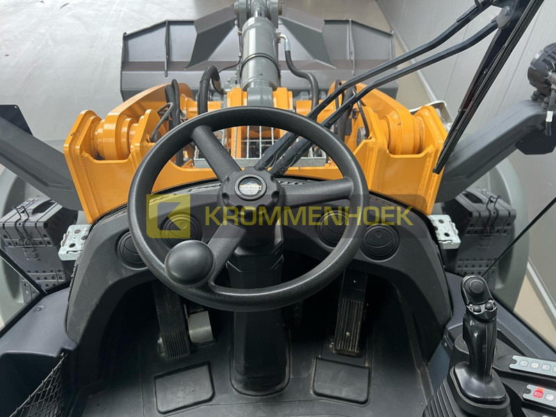 Chargeuse sur pneus Liebherr L 538: photos 14