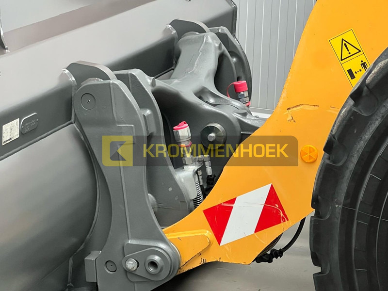 Chargeuse sur pneus Liebherr L 538: photos 10