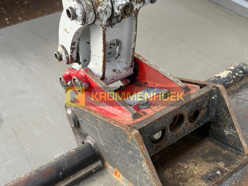 Mini pelle Takeuchi TB 210 R: photos 9