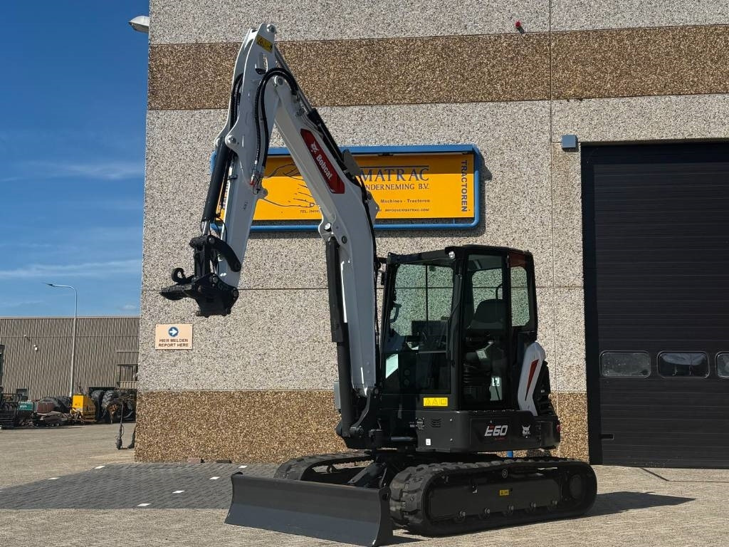Bobcat E60 R2, 2024, 54 hours!! - Pelle sur chenille: photos 2 Bobcat E60 R2, 2024, 54 hours!! - Pelle sur chenille: photos 2