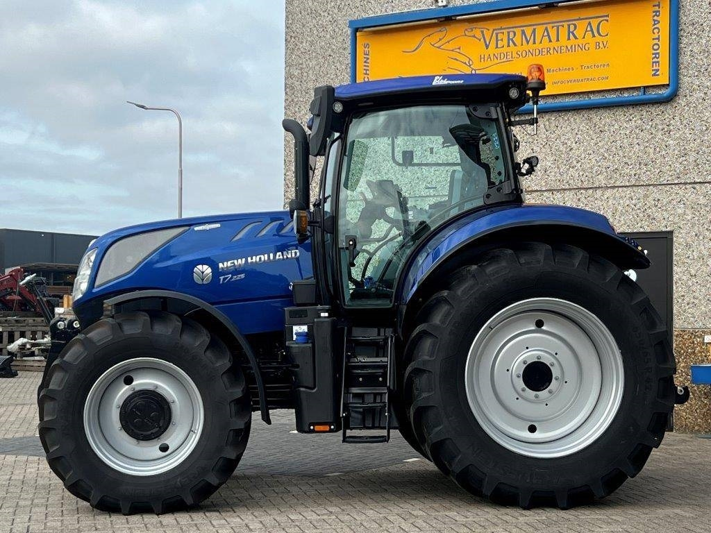 New Holland T7.225AC, BLUE POWER, Gps ready, air, 2024!! - Tracteur agricole: photos 2 New Holland T7.225AC, BLUE POWER, Gps ready, air, 2024!! - Tracteur agricole: photos 2