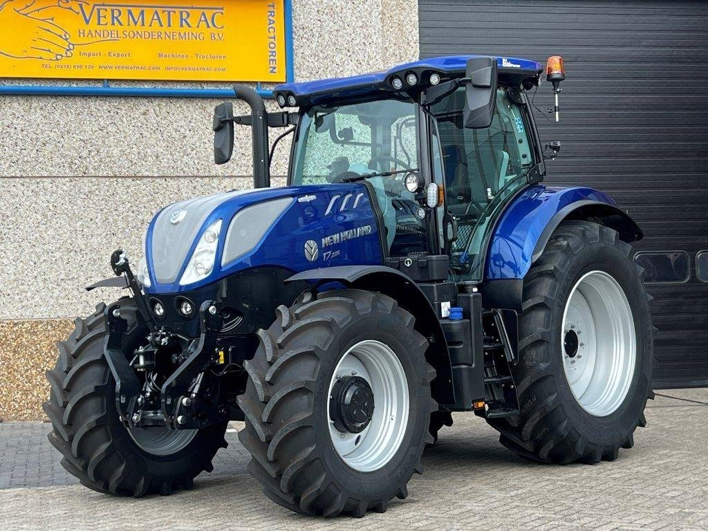 New Holland T7.225AC, BLUE POWER, Gps ready, air, 2024!! - Tracteur agricole: photos 1 New Holland T7.225AC, BLUE POWER, Gps ready, air, 2024!! - Tracteur agricole: photos 1