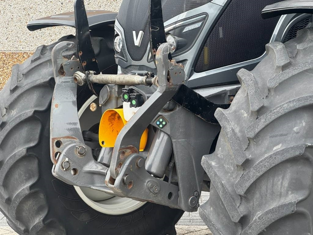 Valtra N174D, Frontlinkage + PTO, Frontloader, 3846 hours - Tracteur agricole: photos 4 Valtra N174D, Frontlinkage + PTO, Frontloader, 3846 hours - Tracteur agricole: photos 4