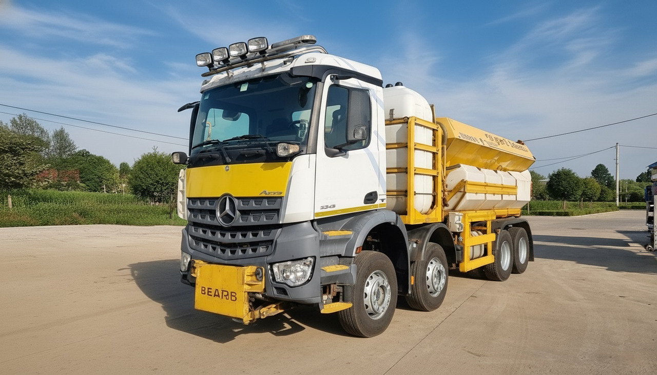 MERCEDES-BENZ AROCS 3243 8x4 | Euro 6 | Piaskarko Solarka Econ 12m³ - Engin de déneigement: photos 1 MERCEDES-BENZ AROCS 3243 8x4 | Euro 6 | Piaskarko Solarka Econ 12m³ - Engin de déneigement: photos 1