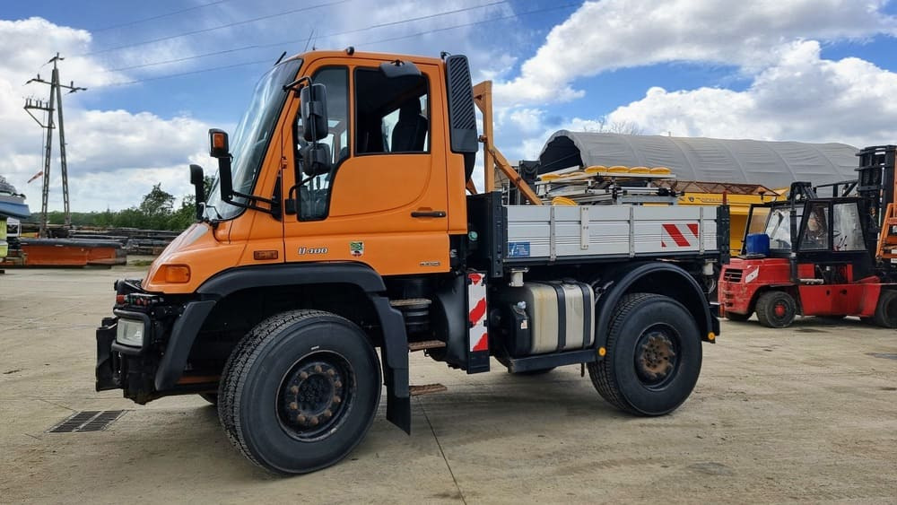 MERCEDES-BENZ Unimog U400 - Tracteur communal: photos 4 MERCEDES-BENZ Unimog U400 - Tracteur communal: photos 4
