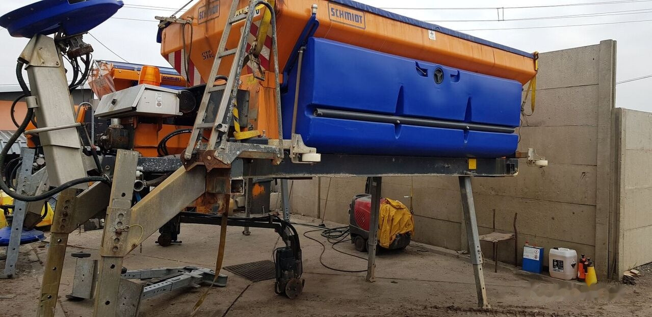 Epandeur de sable pour Véhicule de voirie/ Spécial Schmidt Solarko piaskarka SCHMIDT STRATOS 5m3: photos 9
