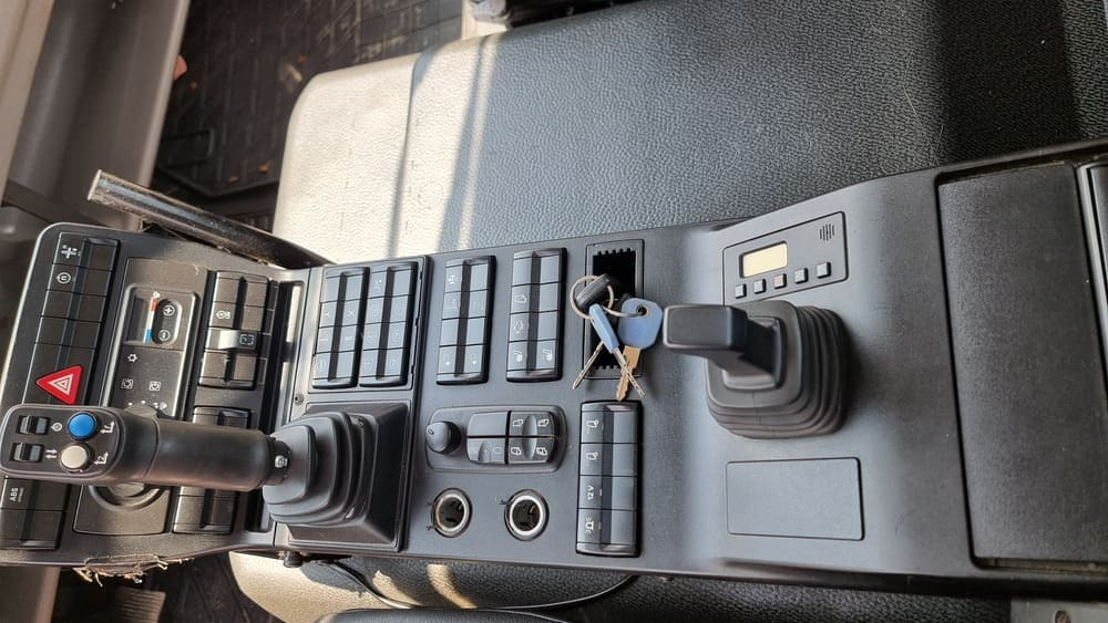 Véhicule de voirie/ Spécial Mercedes-Benz Unimog U527: photos 12
