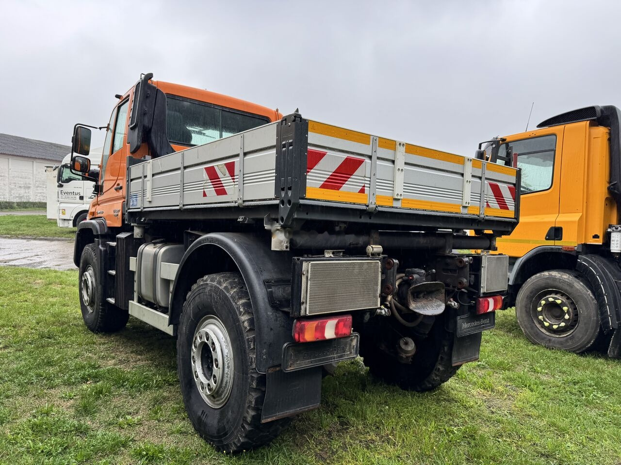 Mercedes-Benz Unimog U527 - Véhicule de voirie/ Spécial: photos 3 Mercedes-Benz Unimog U527 - Véhicule de voirie/ Spécial: photos 3
