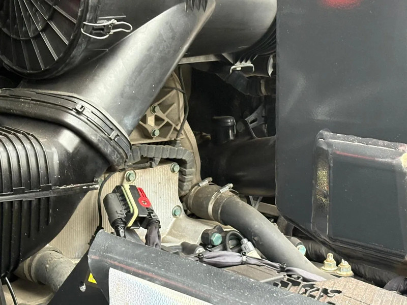 MAN TGX 26.470 Haakarm VDL 21.T XLX Bed Fridge Smart Select - crédit-bail MAN TGX 26.470 Haakarm VDL 21.T XLX Bed Fridge Smart Select: photos 18 MAN TGX 26.470 Haakarm VDL 21.T XLX Bed Fridge Smart Select - crédit-bail MAN TGX 26.470 Haakarm VDL 21.T XLX Bed Fridge Smart Select: photos 18