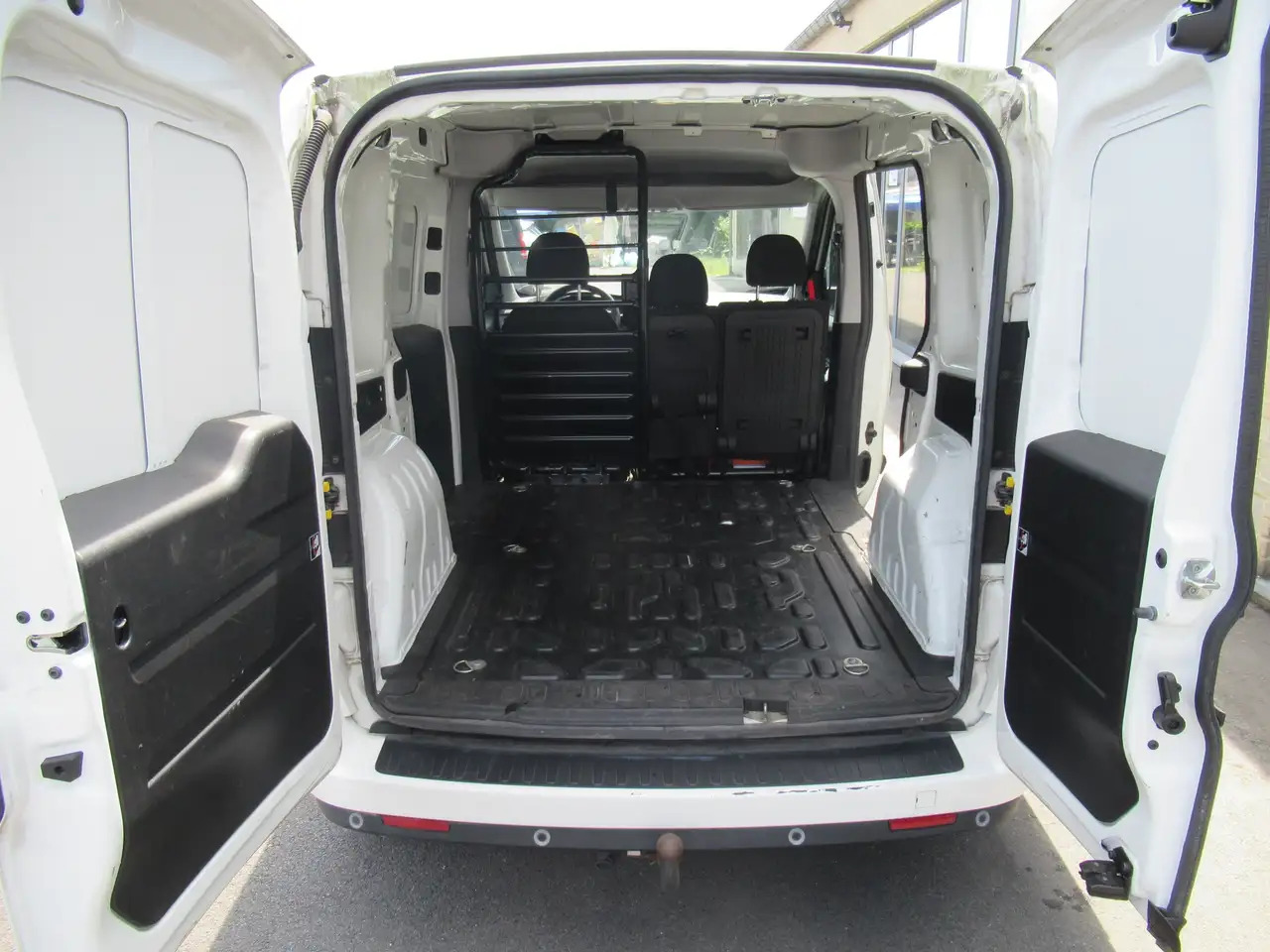 Fiat Doblo 105CV AIRCO,NAVI,CRUISE 9000€+TVA - Fourgon utilitaire: photos 5 Fiat Doblo 105CV AIRCO,NAVI,CRUISE 9000€+TVA - Fourgon utilitaire: photos 5