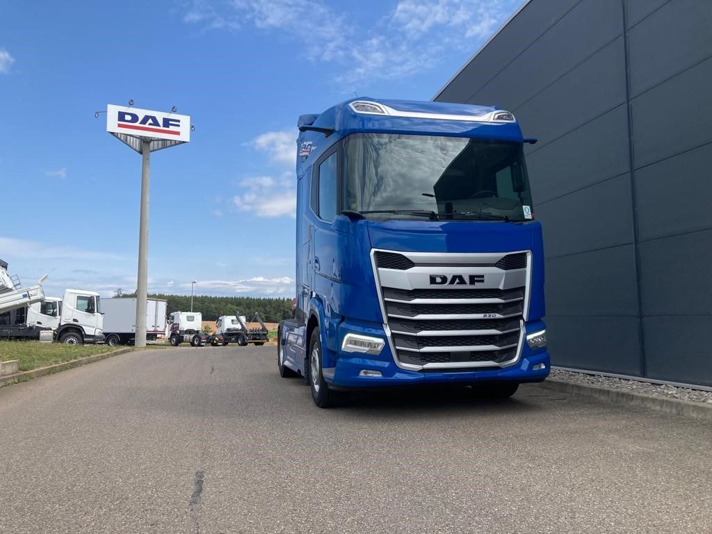 DAF XG 530 FT Alcoa Intarder Standklima Alcoa Kamera - Tracteur routier: photos 2 DAF XG 530 FT Alcoa Intarder Standklima Alcoa Kamera - Tracteur routier: photos 2