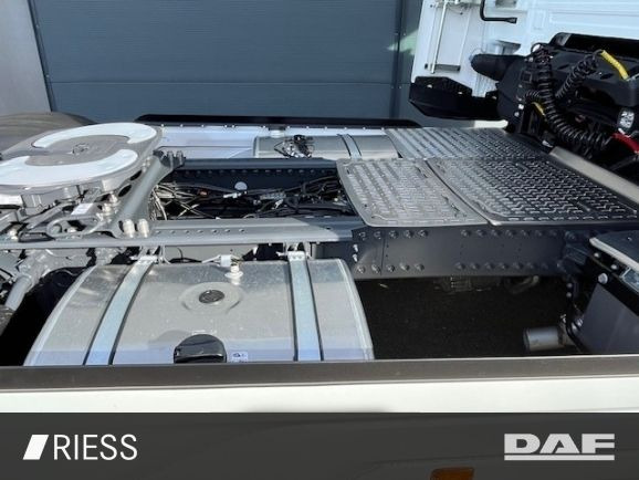 DAF XG 530 FT Alcoa Leder Vollluft Standklima - Tracteur routier: photos 5 DAF XG 530 FT Alcoa Leder Vollluft Standklima - Tracteur routier: photos 5