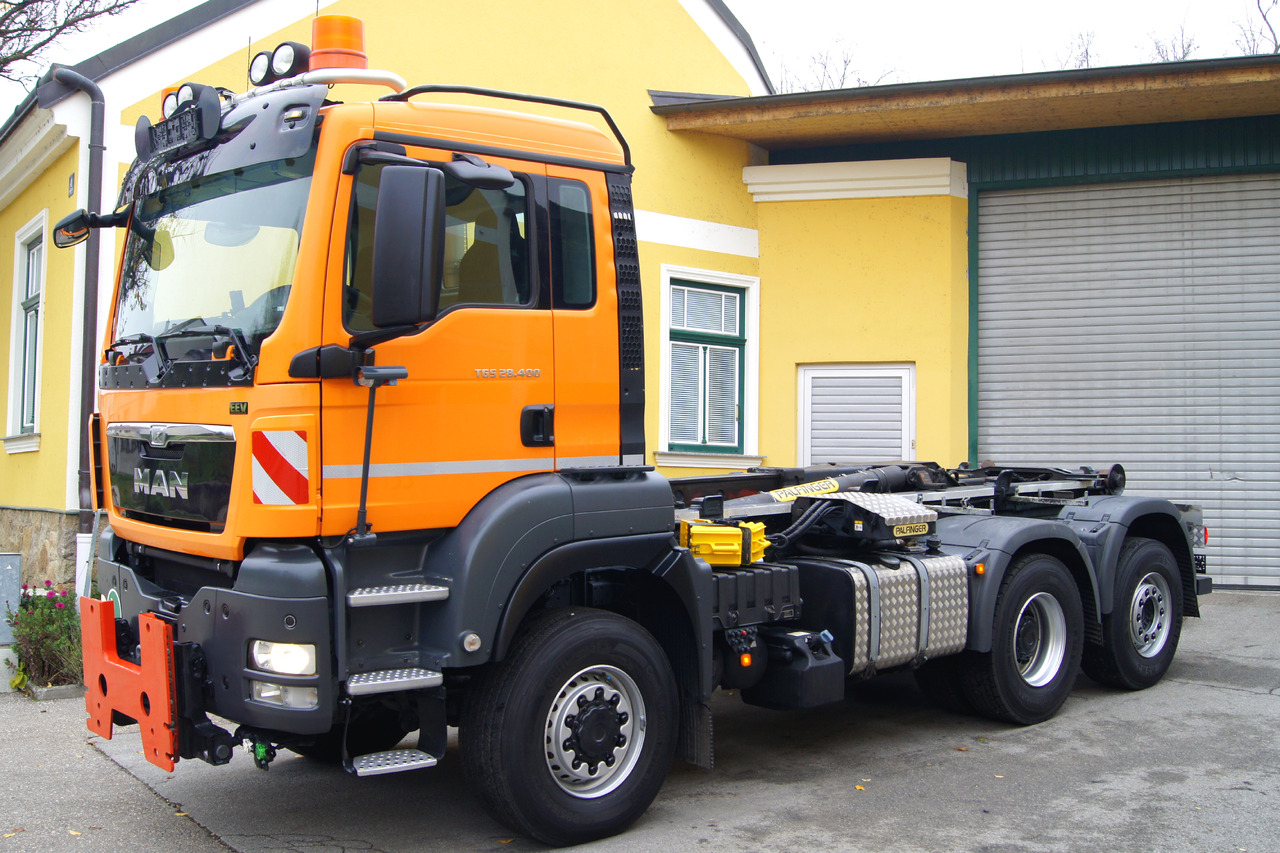 MAN TGS 28.400 BL 6x4-4/TÜV/PALIFT/Winterdienst/Salzstreuer/Streuer/Schneepflug - Engin de déneigement: photos 2 MAN TGS 28.400 BL 6x4-4/TÜV/PALIFT/Winterdienst/Salzstreuer/Streuer/Schneepflug - Engin de déneigement: photos 2