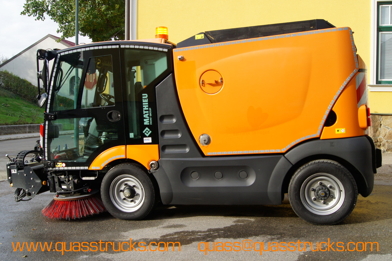 MATHIEU Azura Flex MC210 3-rd brush / EURO 6 - Balayeuse de voirie: photos 4 MATHIEU Azura Flex MC210 3-rd brush / EURO 6 - Balayeuse de voirie: photos 4