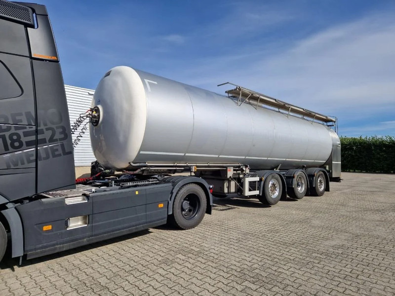 G.magyar 36000 liter geïsoleerde intra / melk tankoplegger met VSE Besturing en pomp - Semi-remorque citerne: photos 1 G.magyar 36000 liter geïsoleerde intra / melk tankoplegger met VSE Besturing en pomp - Semi-remorque citerne: photos 1