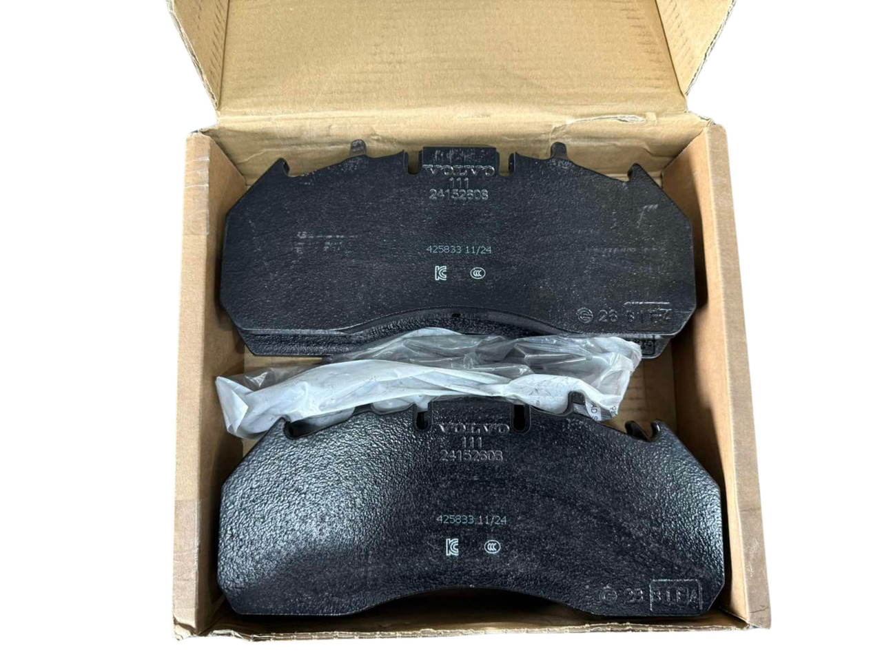 VOLVO BRAKE PADS 24204886 - Plaquettes de frein pour Camion: photos 2 VOLVO BRAKE PADS 24204886 - Plaquettes de frein pour Camion: photos 2