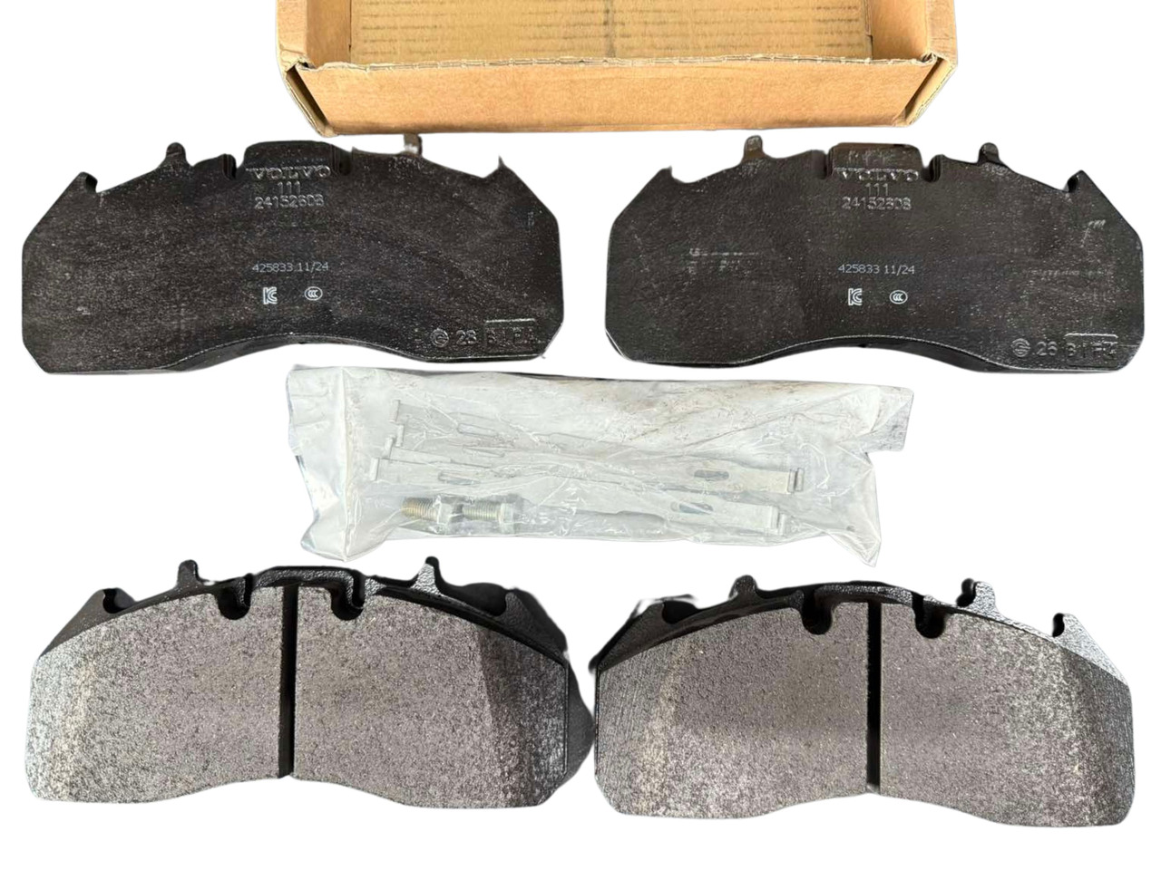 VOLVO BRAKE PADS 24204886 - Plaquettes de frein pour Camion: photos 3 VOLVO BRAKE PADS 24204886 - Plaquettes de frein pour Camion: photos 3