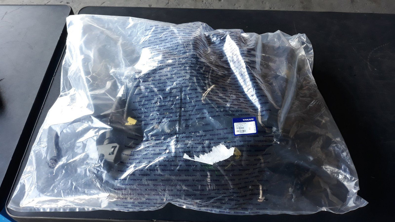 VOLVO CABLE HARNESS 23082464 - Câble/ Fil pour Camion: photos 3 VOLVO CABLE HARNESS 23082464 - Câble/ Fil pour Camion: photos 3