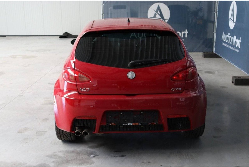 Alfa Romeo 147 3.2i V6 24v GTA - Berline: photos 5 Alfa Romeo 147 3.2i V6 24v GTA - Berline: photos 5