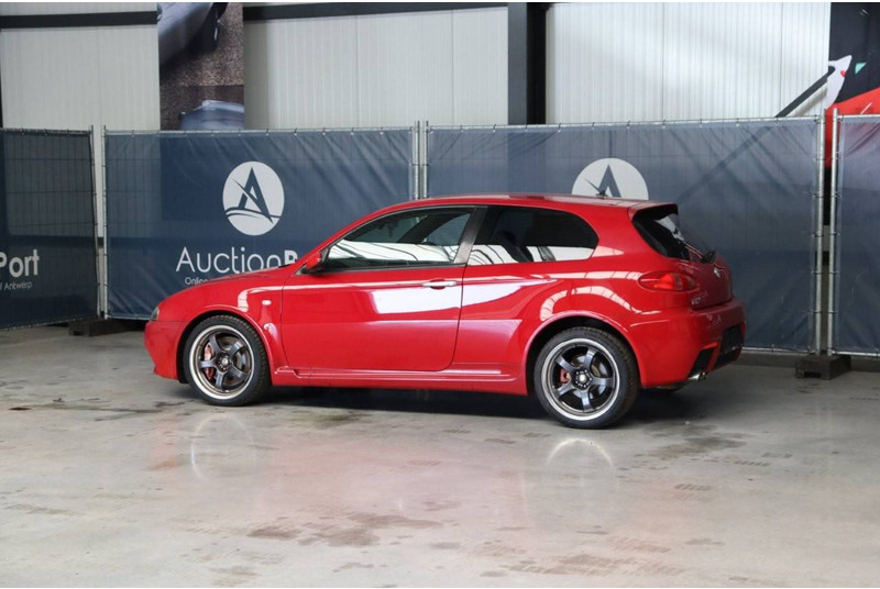 Alfa Romeo 147 3.2i V6 24v GTA - Berline: photos 3 Alfa Romeo 147 3.2i V6 24v GTA - Berline: photos 3