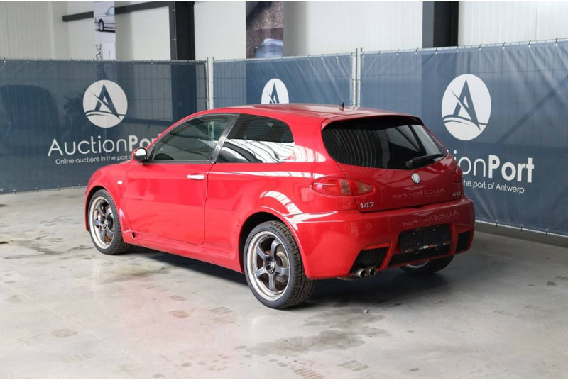 Alfa Romeo 147 3.2i V6 24v GTA - Berline: photos 4 Alfa Romeo 147 3.2i V6 24v GTA - Berline: photos 4