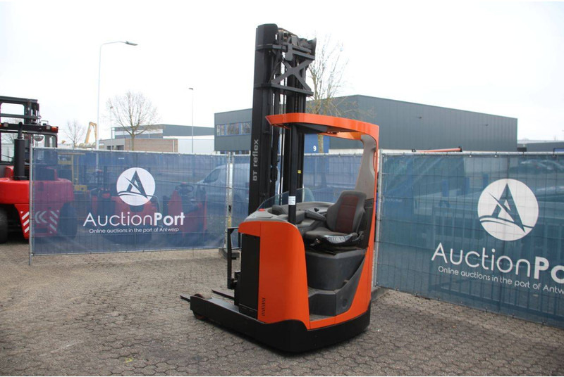 BT RRE140 - Chariot à mât rétractable: photos 3 BT RRE140 - Chariot à mât rétractable: photos 3