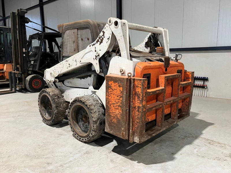 Bobcat S590 - Chargeuse sur pneus: photos 3 Bobcat S590 - Chargeuse sur pneus: photos 3