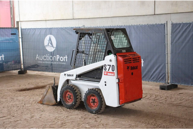 Bobcat S70 - Chargeuse sur pneus: photos 3 Bobcat S70 - Chargeuse sur pneus: photos 3