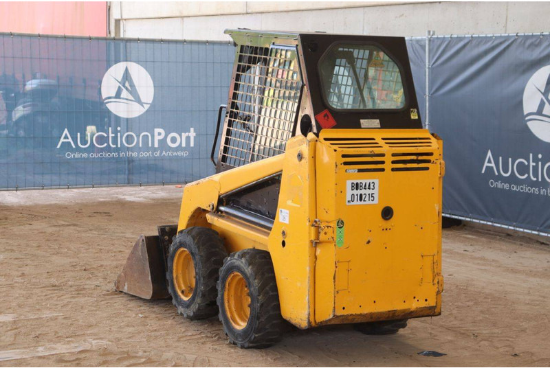Bobcat S70 - Chargeuse sur pneus: photos 4 Bobcat S70 - Chargeuse sur pneus: photos 4