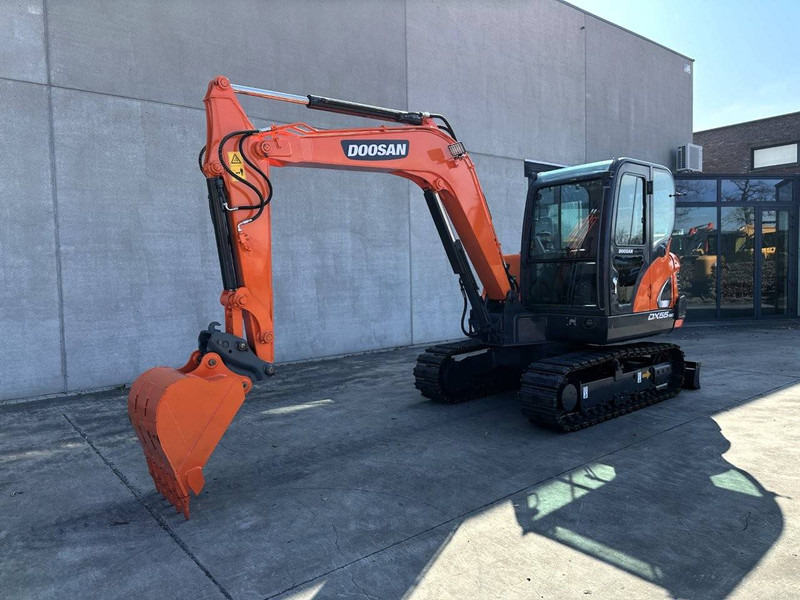Doosan DX55-9C - Pelle sur chenille: photos 1 Doosan DX55-9C - Pelle sur chenille: photos 1
